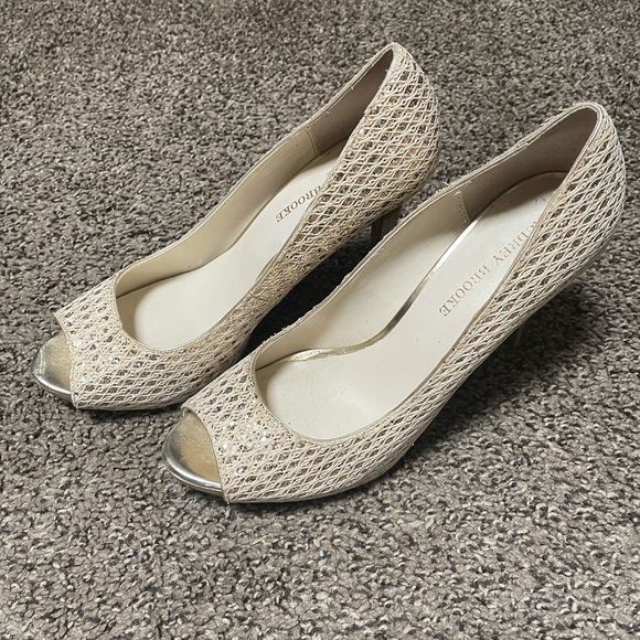 Audrey Brooke Gold Heels - Picture 3 of 6